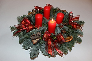 Zdobím si adventní věneček a přemýšlím